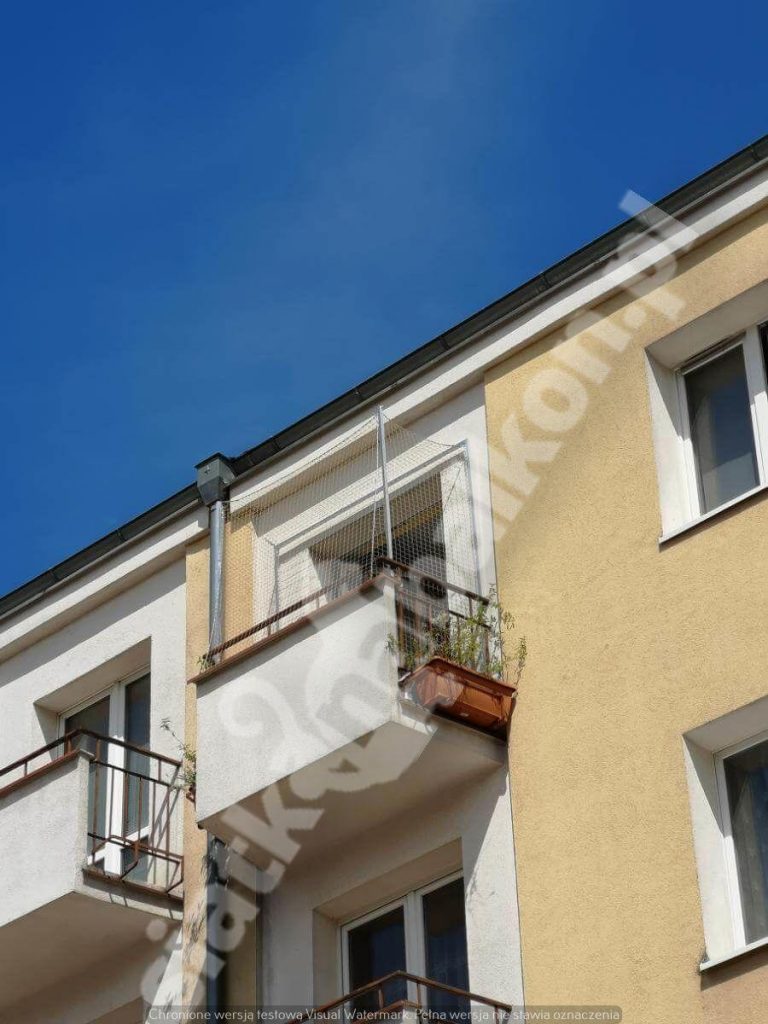 Profesjonalna siatka na balkon – jak założyć?